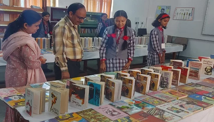 केंद्रीय विद्यालय कौसानी में हिन्दी पुस्तक प्रदर्शनी