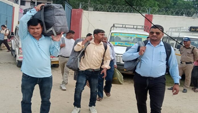 कसी कमर और 188 पोलिंग पार्टियां हुई रवाना