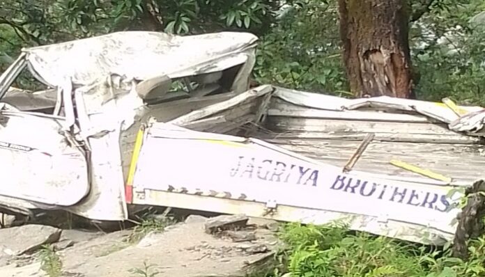 बागेश्वर जिले में पिकअप खाई में गिरी, 03 की मौत
