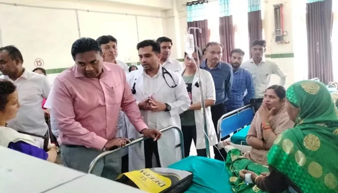 ला​भार्थियों को योजना की धनराशि नहीं देने पर लगाई फटकार