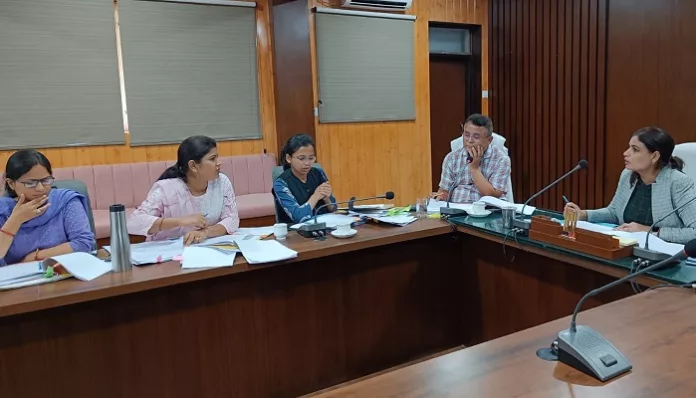 राजस्व वसूली में तेजी लाकर लक्ष्य प्राप्त करें—अनुराधा