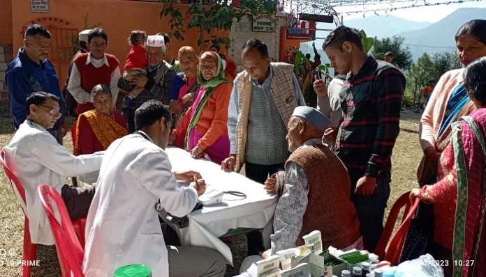 भगवती मंदिर में लगा कैंप, सवा सौ लोगों की जांच