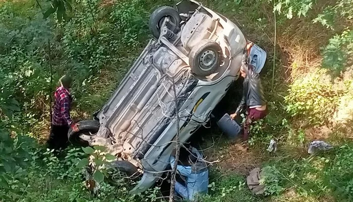 अल्मोड़ा के सत्यों में कार खाई में गिरी, चालक की मौत