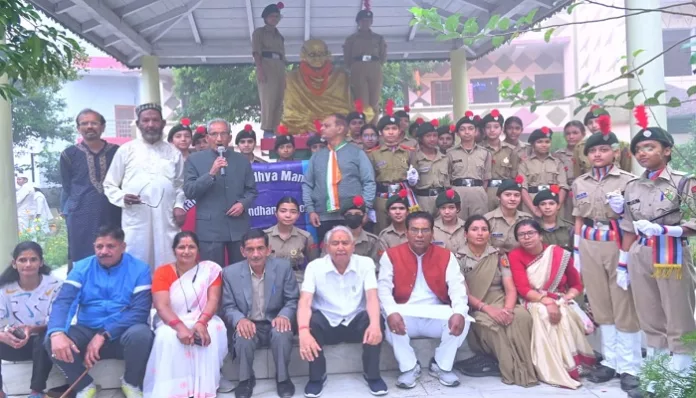 अल्मोड़ा में धूमधाम से मनाई गई गांधी जयंती, विविध कार्यक्रम