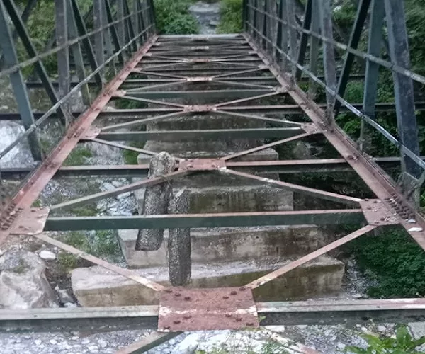 05 साल पहले क्षतिग्रस्त पुल आज तक नहीं बना