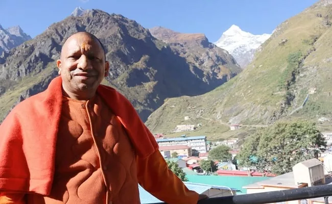 उत्तराखंड : मुख्यमंत्री योगी ने किए नीलकण्ठ पर्वत के दर्शन