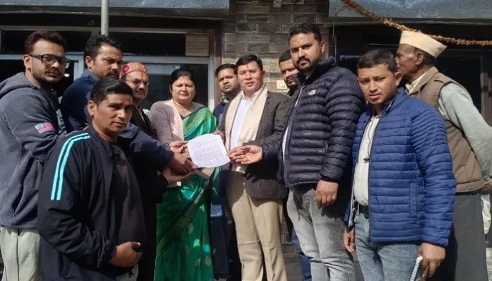 कपकोट गांव को नगर पंचायत में मिलाने का विरोध