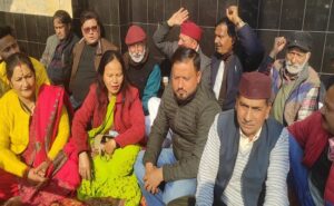 विपक्षी सांसदों के निलंबन पर कांग्रेस का विरोध प्रदर्शन
