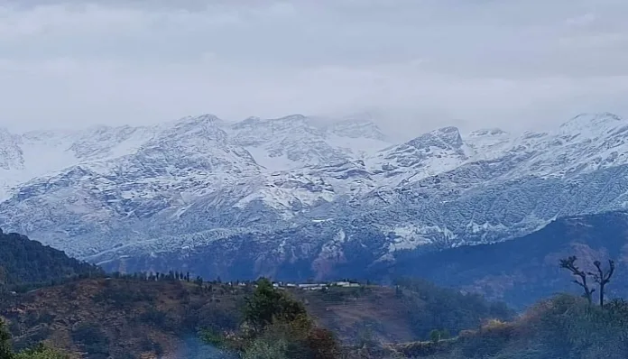 कपकोट के उच्च हिमालयी पहाड़ियां बर्फ से ढकीं
