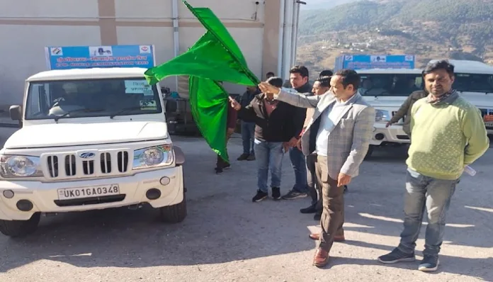 डीएम तोमर पहुंचे वेयर हाउस, राजनैतिक दलों के साथ व्यवस्थाएं परखीं