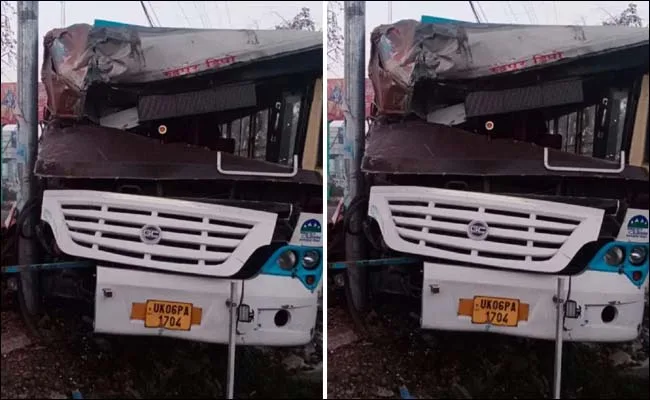 हल्द्वानी : सुबह रामपुर रोड में रोडवेज बस की ट्रक से भिड़ंत