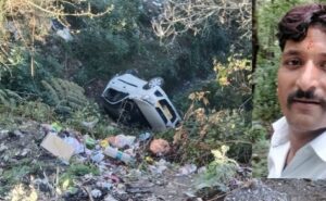 खाई में जा गिरी ऑल्टो कार, चालक की दर्दनाक मौत
