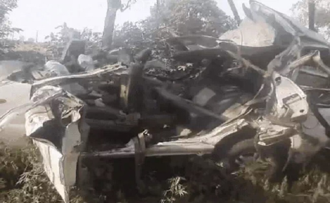 मुरादाबाद में कार खंभे से टकराई, देहरादून निवासी परिवार के चार लोगों की मौत