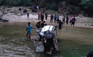 बागेश्वर जिले में कार खाई में गिरी, 04 की मौत