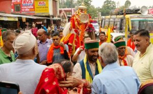 आज अल्मोड़ा होते आगे बढ़ी बाबा विश्वनाथ की डोली