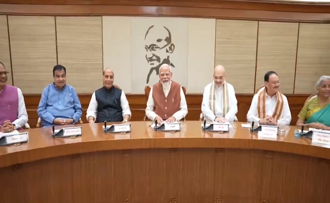 Cabinet Meeting of 𝐌𝐨𝐝𝐢 𝟑-𝟎