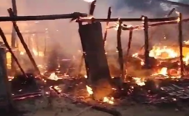 रामनगर : आर्ट गैलरी समेत तीन दुकानों में भीषण आग, सारा सामान जलकर राख