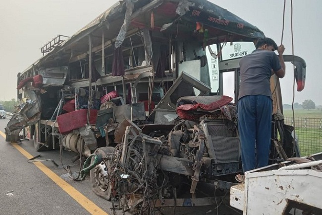 Unnao Accident : हादसे का शिकार हुई यात्री बस, 18 की मौत, 19 से ज्यादा घायल