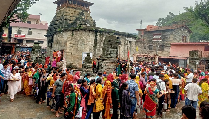 सावन मास के पहले सोमवार शिव मंदिरों में उमड़ा आस्था का सैलाब