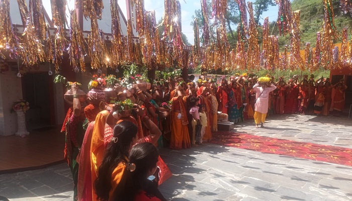 अल्मोड़ा: भव्य कलश यात्रा के साथ शिव महापुराण का आगाज