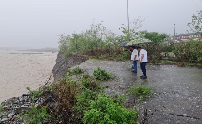 हल्द्वानी ब्रेकिंग : क्रिकेट स्टेडियम की तरफ भू-कटाव, अधिकारी मौके पर