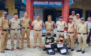 पुलिस यहां—वहां तलाशती रही, चोर गुफा में मिले, दोनों गिरफ्तार