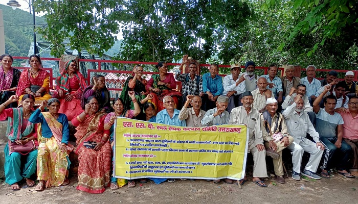 लंबित मांगों को लेकर गुरिल्लों का बागेश्वर जिला मुख्यालय पर प्रदर्शन