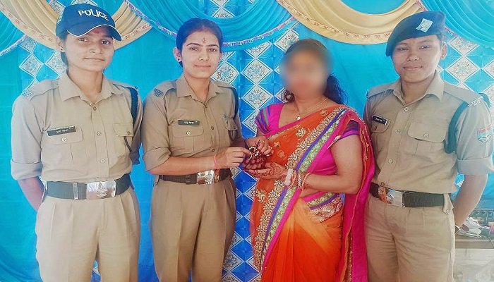 जागेश्वर श्रावणी मेले में खोई महिला नथ, पुलिस बनी मददगार