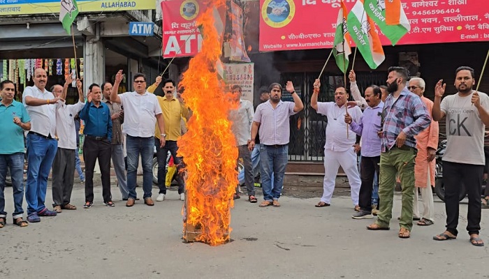 कांग्रेस ने भाजपा सांसद कंगना का पुतला फूंका