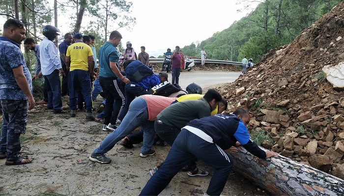 सड़कों पर बारिश का कहर, सरयू व गोमती नदियां उफनी