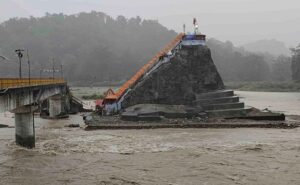 कोसी का विकराल रूप, श्रद्धालुओं के लिए गर्जिया देवी मंदिर बंद