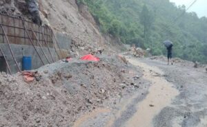 नैनीताल : NH 87/109 - कैंची धाम से क्वारब के बीच रात में यातायात बंद