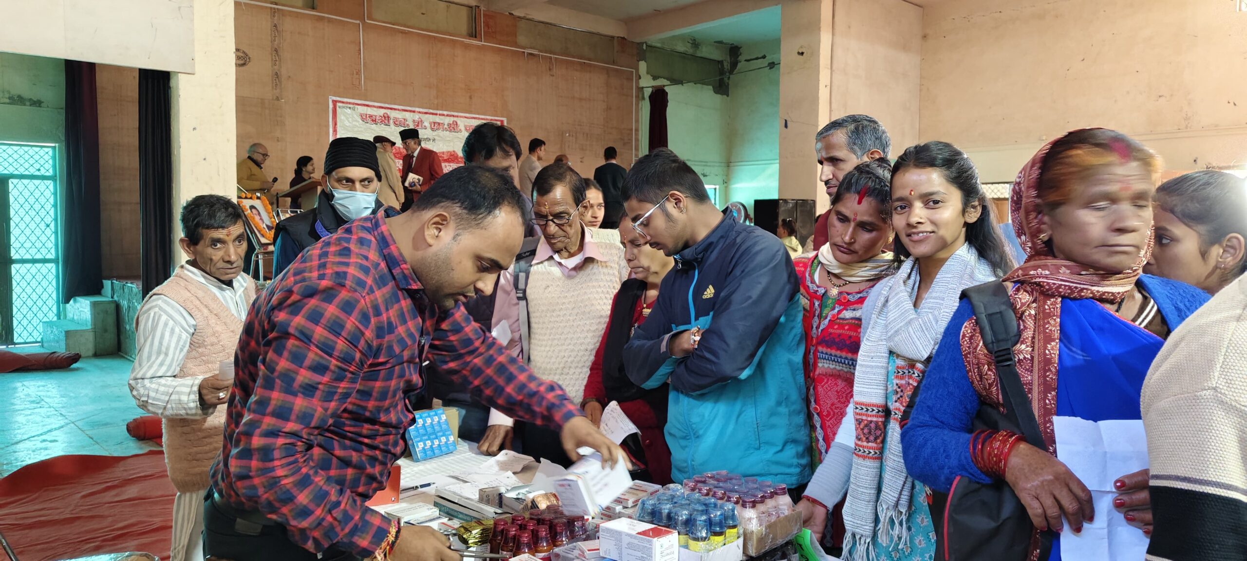 जयंती पर याद गिए गए पद्मश्री स्व० प्रो० एम०सी० पंत, रानीखेत में लगा हेल्थ कैंप