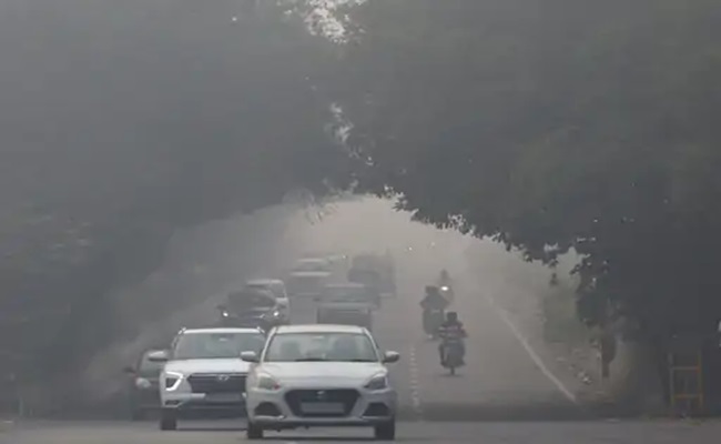 Air is extremely poisonous in Delhi, schools closed till 5th