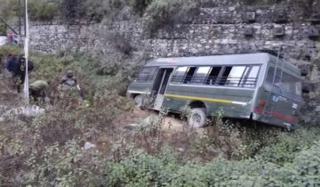 उत्तराखंड : सेना का वाहन दुर्घटनाग्रस्त, जवानों को हल्की चोटें आई