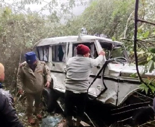 उत्तराखंड : अनियंत्रित होकर खाई में गिरी बोलेरो, दो की मौत