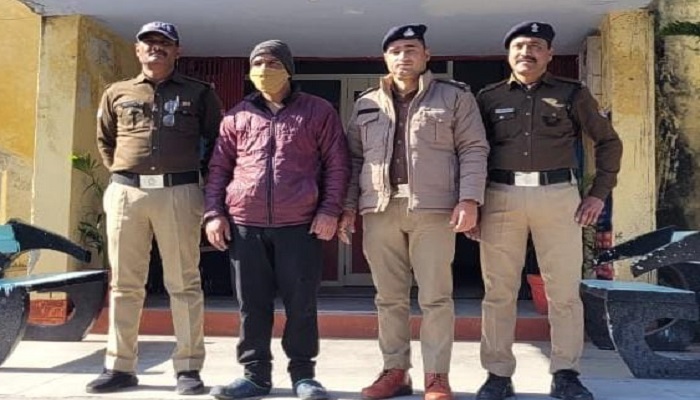 एक साल से ढूंढ रही थी पुलिस, अब हत्थे चढ़ा इनामी तस्कर