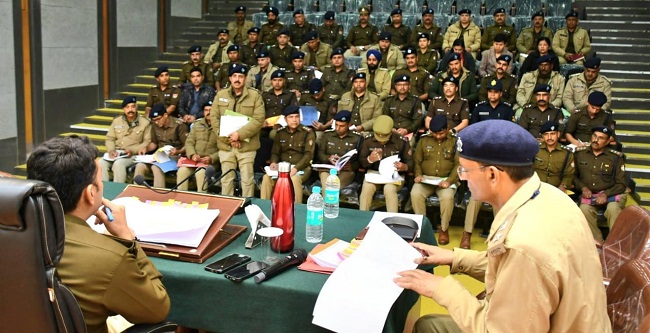 अपराध गोष्ठी में SSP NAINITAL प्रहलाद मीणा ने पुलिस अधिकारियों और कर्मचारियों के कसे पैंच