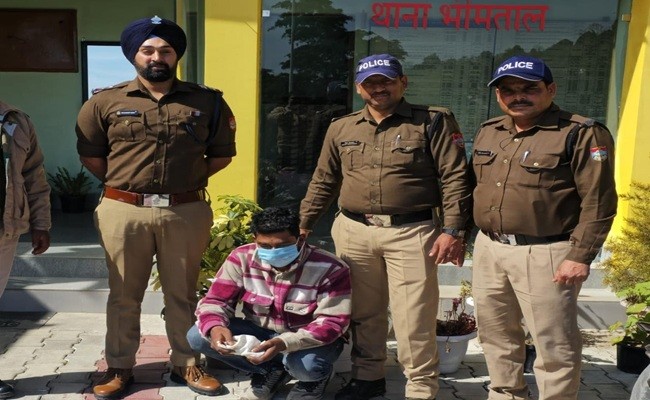 लालकुआं और भीमताल पुलिस ने किया 4 नशा तस्करों को गिरफ्तार