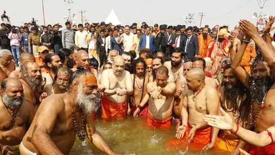 MahaKumbh: माघ पूर्णिमा पर उमड़ा जनसैलाब, व्यवस्था संभालने 15 जिलों के DM तैनात