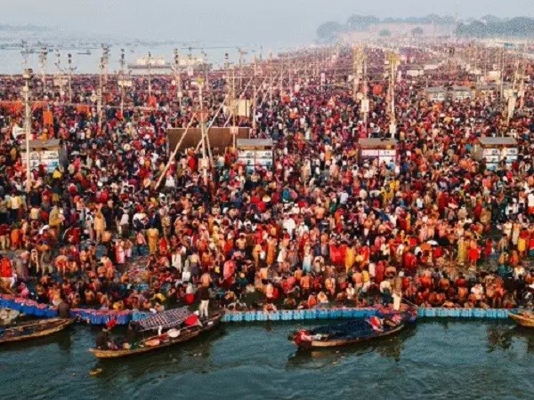 MahaKumbh: माघ पूर्णिमा पर उमड़ा जनसैलाब, व्यवस्था संभालने 15 जिलों के DM तैनात