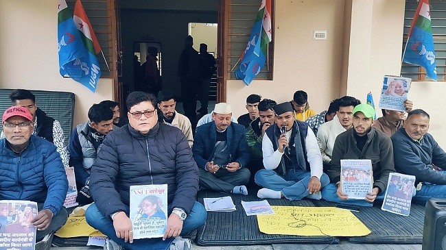 NSUI मुखर, बर्खास्त करो अग्रवाल