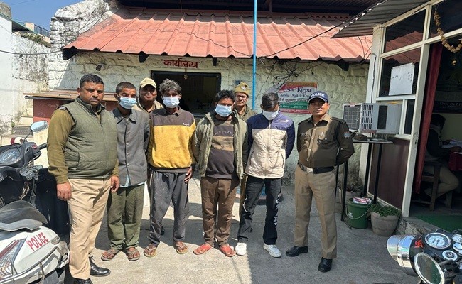 मुखानी पुलिस ने किया चार वारंटियों को गिरफ्तार