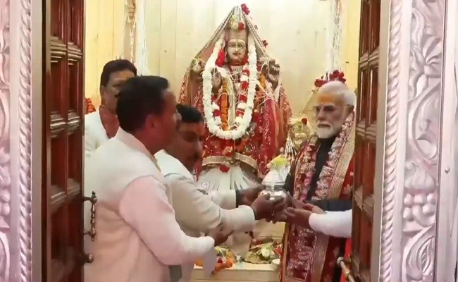 मुखबा में पीएम मोदी ने की पूजा अर्चना, हर्षिल पहुंचे पीएम मोदी