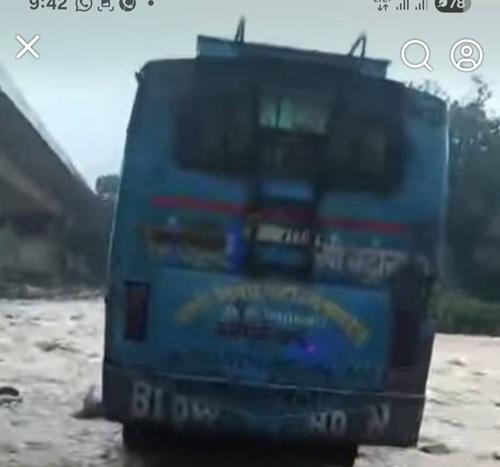 रामनगर में तेज रफ्तार बस ने लोगों को रौंदा