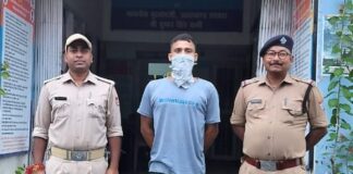 लंबे समय से न्यायालय में नहीं हो रहे थे हाजिर, दोनों वारंटी घर से दबोचे