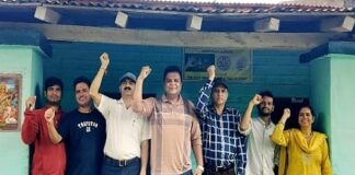 ढाई सौ अधिक विद्यालयों में शिक्षक पहुंचे, लेकिन पढ़ाया नहीं