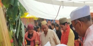 पूरे विधि-विधान व धूमधाम से लाए गए कदली वृक्ष, मूर्ति निर्माण शुरू