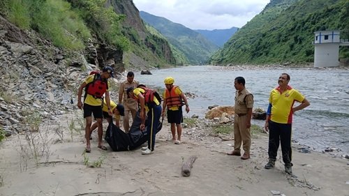 कोसी नदी में डूबा शख्स