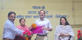 इंटर कॉलेज में पुलिस अधीक्षक और खंड शिक्षा अधिकारी का आगमन